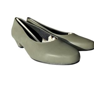 Women’s Soft Style Grey Shoes 9.5 NIB